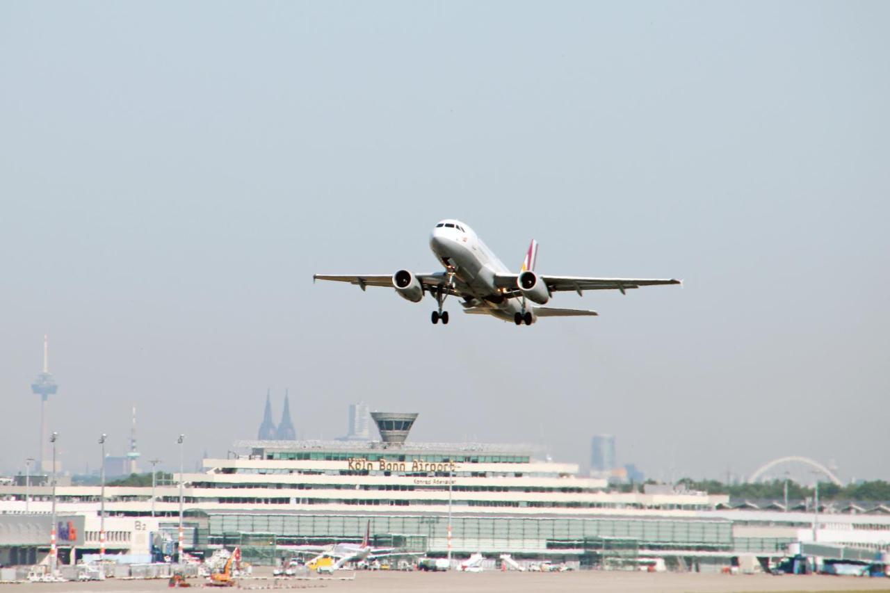 Smarty Airport Cologne Hotel - Kontaktloser Self Check-In Εξωτερικό φωτογραφία